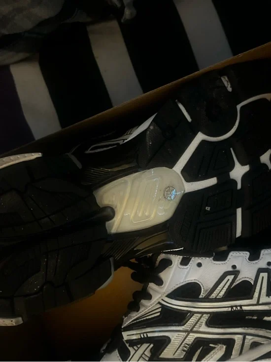 Balenciaga Black and White runners Sneakers - Picture 5 of 6